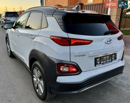 Белый Хендай Kona, объемом двигателя 0 л и пробегом 100 тыс. км за 16300 $, фото 4 на Automoto.ua