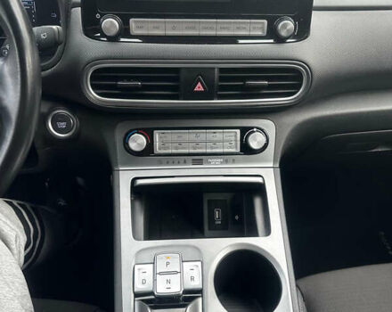 Белый Хендай Kona, объемом двигателя 0 л и пробегом 130 тыс. км за 18900 $, фото 19 на Automoto.ua