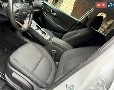 Белый Хендай Kona, объемом двигателя 0 л и пробегом 65 тыс. км за 17400 $, фото 39 на Automoto.ua