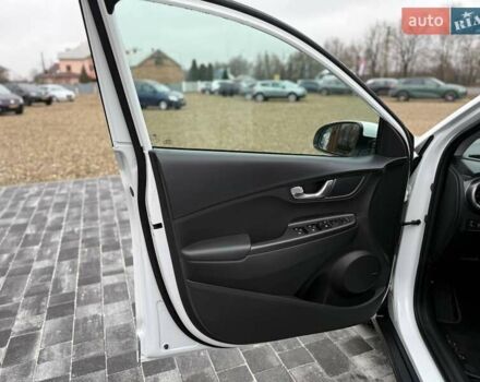 Білий Хендай Kona, об'ємом двигуна 0 л та пробігом 20 тис. км за 18699 $, фото 12 на Automoto.ua