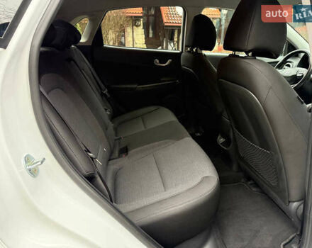 Белый Хендай Kona, объемом двигателя 0 л и пробегом 65 тыс. км за 17400 $, фото 30 на Automoto.ua