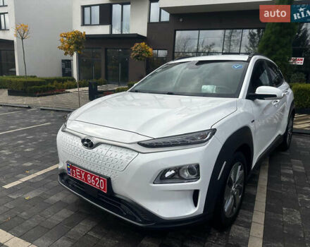 Белый Хендай Kona, объемом двигателя 0 л и пробегом 130 тыс. км за 18900 $, фото 2 на Automoto.ua