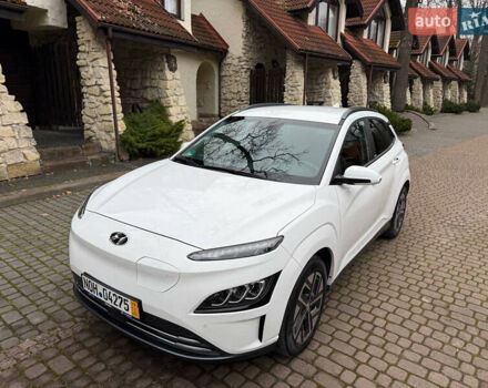 Белый Хендай Kona, объемом двигателя 0 л и пробегом 65 тыс. км за 17400 $, фото 2 на Automoto.ua
