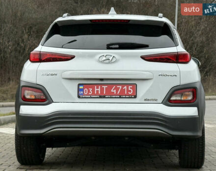 Белый Хендай Kona, объемом двигателя 0 л и пробегом 86 тыс. км за 17800 $, фото 7 на Automoto.ua