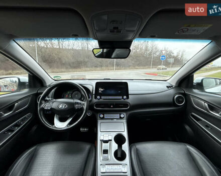 Белый Хендай Kona, объемом двигателя 0 л и пробегом 86 тыс. км за 17800 $, фото 3 на Automoto.ua