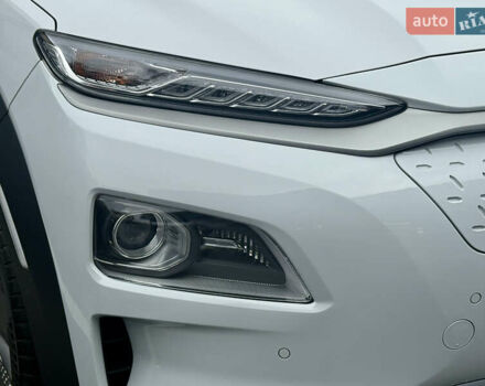 Белый Хендай Kona, объемом двигателя 0 л и пробегом 89 тыс. км за 18999 $, фото 41 на Automoto.ua