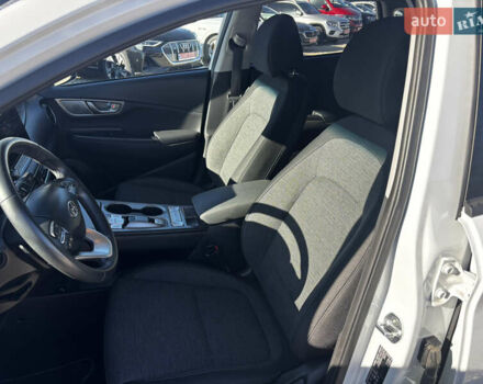 Білий Хендай Kona, об'ємом двигуна 0 л та пробігом 53 тис. км за 15900 $, фото 21 на Automoto.ua