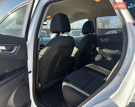 Білий Хендай Kona, об'ємом двигуна 0 л та пробігом 53 тис. км за 15900 $, фото 41 на Automoto.ua