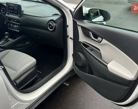 Белый Хендай Kona, объемом двигателя 2 л и пробегом 100 тыс. км за 15800 $, фото 9 на Automoto.ua