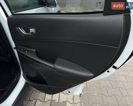 Белый Хендай Kona, объемом двигателя 0 л и пробегом 86 тыс. км за 17800 $, фото 23 на Automoto.ua