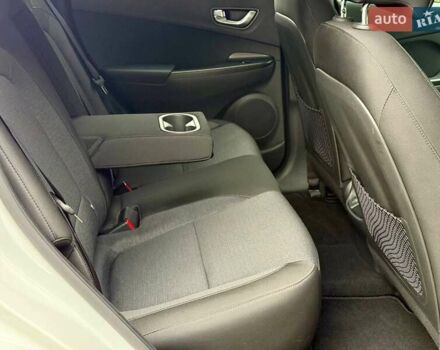 Белый Хендай Kona, объемом двигателя 0 л и пробегом 33 тыс. км за 17700 $, фото 24 на Automoto.ua