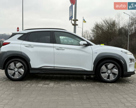 Белый Хендай Kona, объемом двигателя 0 л и пробегом 86 тыс. км за 17800 $, фото 8 на Automoto.ua