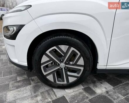 Білий Хендай Kona, об'ємом двигуна 0 л та пробігом 20 тис. км за 18699 $, фото 13 на Automoto.ua