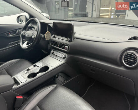 Белый Хендай Kona, объемом двигателя 0 л и пробегом 89 тыс. км за 18999 $, фото 54 на Automoto.ua