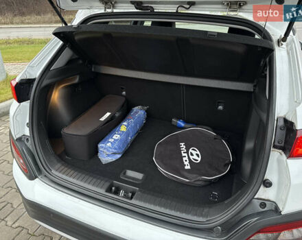 Белый Хендай Kona, объемом двигателя 0 л и пробегом 86 тыс. км за 18600 $, фото 21 на Automoto.ua