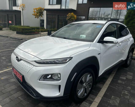 Белый Хендай Kona, объемом двигателя 0 л и пробегом 130 тыс. км за 18900 $, фото 3 на Automoto.ua