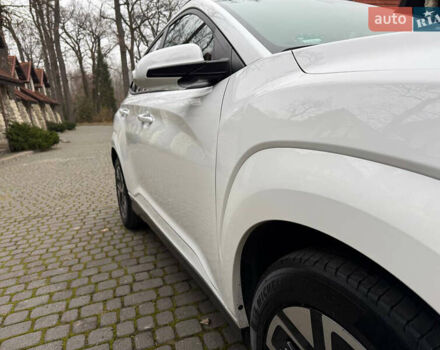 Белый Хендай Kona, объемом двигателя 0 л и пробегом 65 тыс. км за 17400 $, фото 17 на Automoto.ua