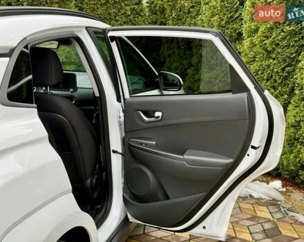 Белый Хендай Kona, объемом двигателя 0 л и пробегом 33 тыс. км за 17700 $, фото 23 на Automoto.ua
