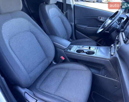 Білий Хендай Kona, об'ємом двигуна 0 л та пробігом 115 тис. км за 16800 $, фото 15 на Automoto.ua