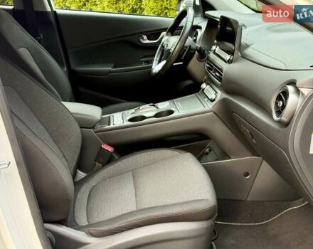 Белый Хендай Kona, объемом двигателя 0 л и пробегом 39 тыс. км за 17400 $, фото 26 на Automoto.ua