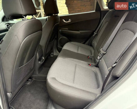 Белый Хендай Kona, объемом двигателя 0 л и пробегом 65 тыс. км за 17400 $, фото 31 на Automoto.ua