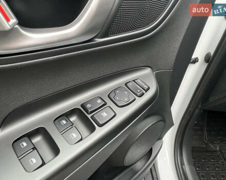 Белый Хендай Kona, объемом двигателя 0 л и пробегом 46 тыс. км за 17500 $, фото 20 на Automoto.ua