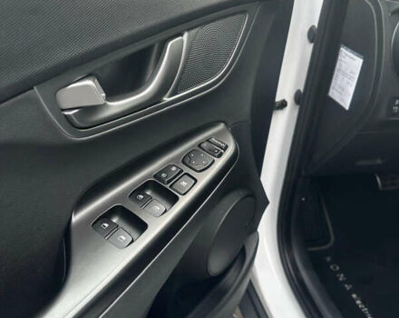 Белый Хендай Kona, объемом двигателя 0 л и пробегом 130 тыс. км за 18900 $, фото 16 на Automoto.ua