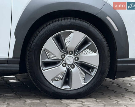 Белый Хендай Kona, объемом двигателя 0 л и пробегом 86 тыс. км за 17800 $, фото 10 на Automoto.ua