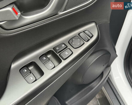 Белый Хендай Kona, объемом двигателя 0 л и пробегом 89 тыс. км за 18999 $, фото 81 на Automoto.ua