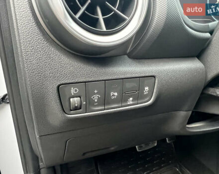 Белый Хендай Kona, объемом двигателя 0 л и пробегом 46 тыс. км за 17500 $, фото 19 на Automoto.ua