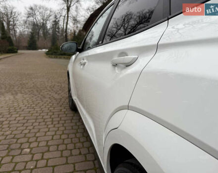 Белый Хендай Kona, объемом двигателя 0 л и пробегом 65 тыс. км за 17400 $, фото 15 на Automoto.ua