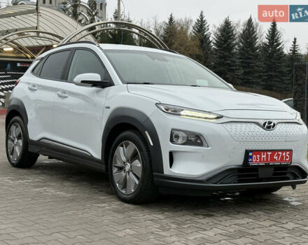 Белый Хендай Kona, объемом двигателя 0 л и пробегом 86 тыс. км за 17800 $, фото 4 на Automoto.ua