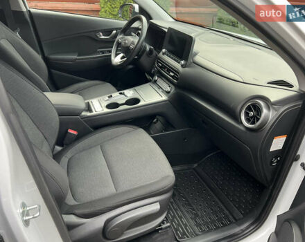 Белый Хендай Kona, объемом двигателя 0 л и пробегом 46 тыс. км за 17500 $, фото 10 на Automoto.ua