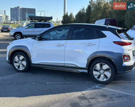 Білий Хендай Kona, об'ємом двигуна 0 л та пробігом 115 тис. км за 16800 $, фото 8 на Automoto.ua