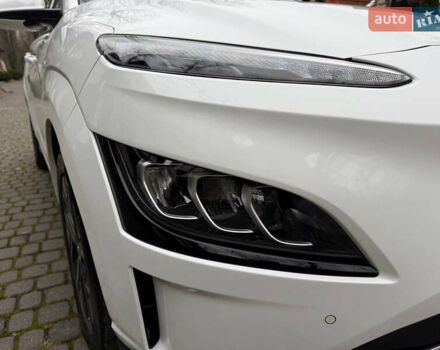 Белый Хендай Kona, объемом двигателя 0 л и пробегом 65 тыс. км за 17400 $, фото 19 на Automoto.ua