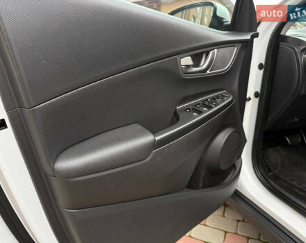Білий Хендай Kona, об'ємом двигуна 0 л та пробігом 174 тис. км за 17800 $, фото 30 на Automoto.ua