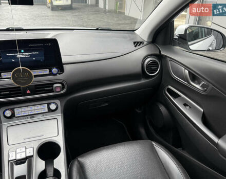 Белый Хендай Kona, объемом двигателя 0 л и пробегом 89 тыс. км за 18999 $, фото 5 на Automoto.ua