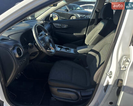 Білий Хендай Kona, об'ємом двигуна 0 л та пробігом 53 тис. км за 15900 $, фото 22 на Automoto.ua