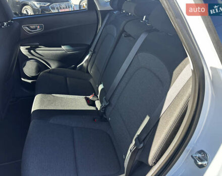 Білий Хендай Kona, об'ємом двигуна 0 л та пробігом 53 тис. км за 15900 $, фото 43 на Automoto.ua