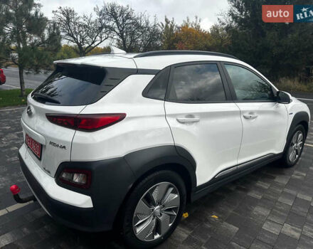 Белый Хендай Kona, объемом двигателя 0 л и пробегом 130 тыс. км за 18900 $, фото 10 на Automoto.ua