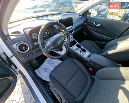 Білий Хендай Kona, об'ємом двигуна 0 л та пробігом 57 тис. км за 17200 $, фото 26 на Automoto.ua