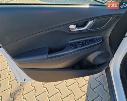 Білий Хендай Kona, об'ємом двигуна 0 л та пробігом 57 тис. км за 17200 $, фото 21 на Automoto.ua