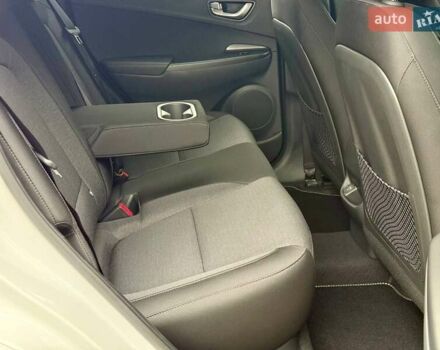 Белый Хендай Kona, объемом двигателя 0 л и пробегом 31 тыс. км за 17999 $, фото 25 на Automoto.ua