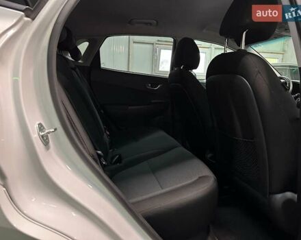 Белый Хендай Kona, объемом двигателя 0 л и пробегом 108 тыс. км за 20600 $, фото 72 на Automoto.ua