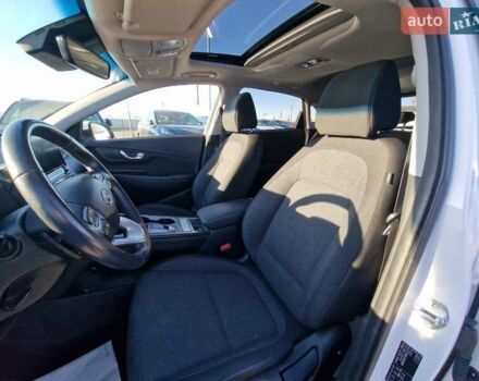 Білий Хендай Kona, об'ємом двигуна 0 л та пробігом 57 тис. км за 17200 $, фото 25 на Automoto.ua