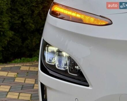 Белый Хендай Kona, объемом двигателя 0 л и пробегом 31 тыс. км за 17999 $, фото 4 на Automoto.ua