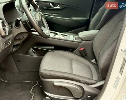 Белый Хендай Kona, объемом двигателя 0 л и пробегом 31 тыс. км за 17999 $, фото 20 на Automoto.ua