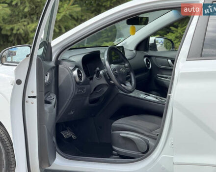 Білий Хендай Kona, об'ємом двигуна 0 л та пробігом 43 тис. км за 16700 $, фото 43 на Automoto.ua