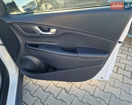 Білий Хендай Kona, об'ємом двигуна 0 л та пробігом 57 тис. км за 17200 $, фото 45 на Automoto.ua