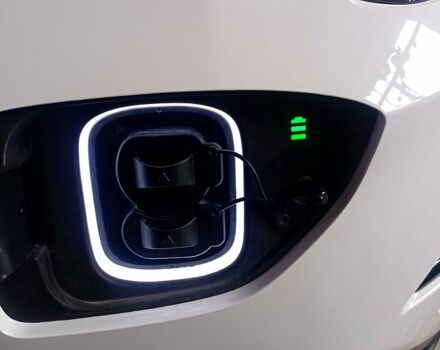 Білий Хендай Kona, об'ємом двигуна 40 л та пробігом 42 тис. км за 17200 $, фото 13 на Automoto.ua